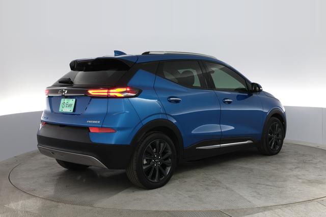 2022 Chevrolet Bolt EUV — photo 2 of 35
