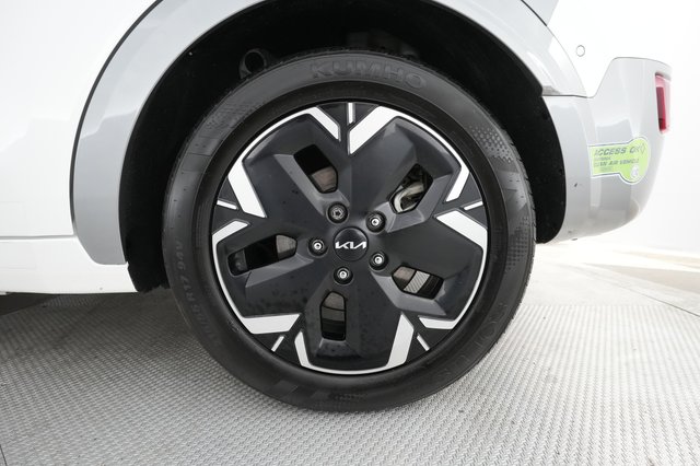 2023 Kia Niro EV — photo 13 of 56