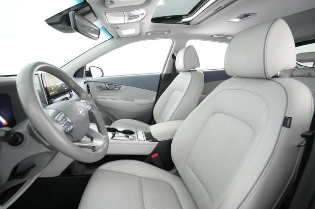 2020 Hyundai Kona — photo 2 of 24