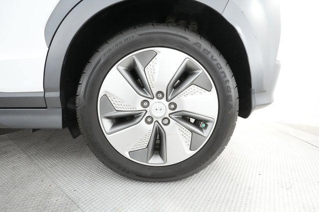2020 Hyundai Kona — photo 15 of 24
