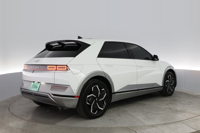 2024 Hyundai IONIQ 5 — photo 2 of 22
