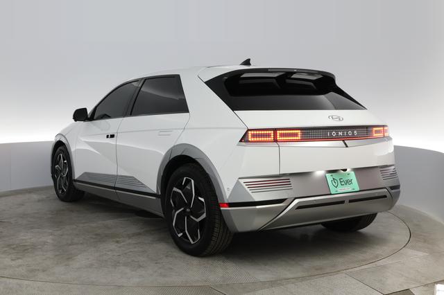 2024 Hyundai IONIQ 5 — photo 9 of 22