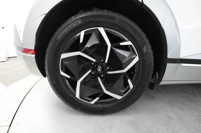 2024 Hyundai IONIQ 5 — photo 17 of 22