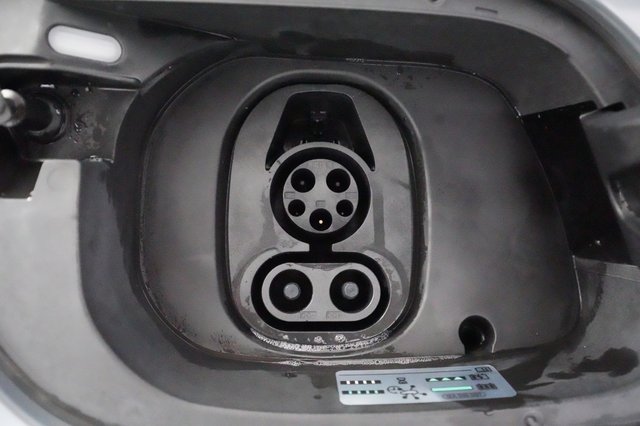 2023 Volkswagen ID.4 — photo 8 of 21