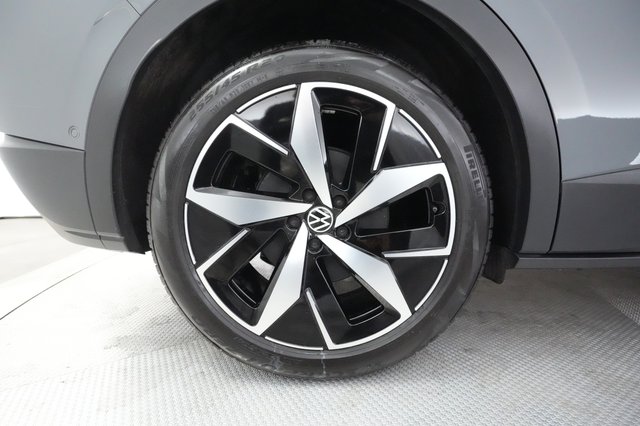 2023 Volkswagen ID.4 — photo 17 of 21
