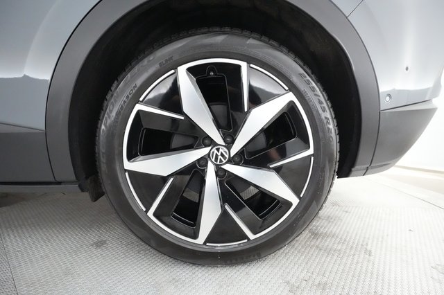 2023 Volkswagen ID.4 — photo 16 of 21