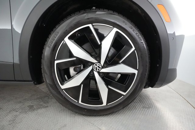 2023 Volkswagen ID.4 — photo 15 of 21