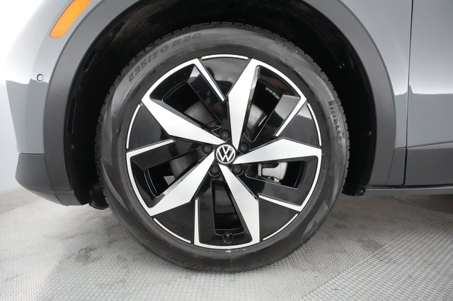 2023 Volkswagen ID.4 — photo 7 of 21