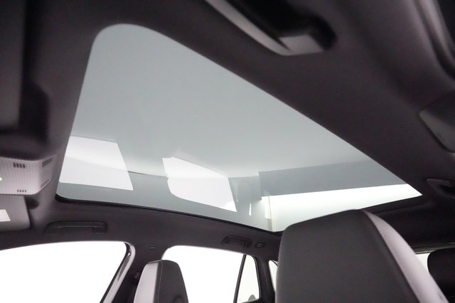 2023 Volkswagen ID.4 — photo 19 of 21