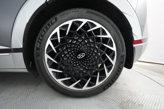 2023 Hyundai IONIQ 5 — photo 15 of 24