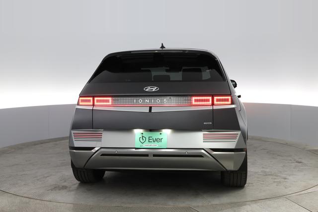 2023 Hyundai IONIQ 5 — photo 8 of 24
