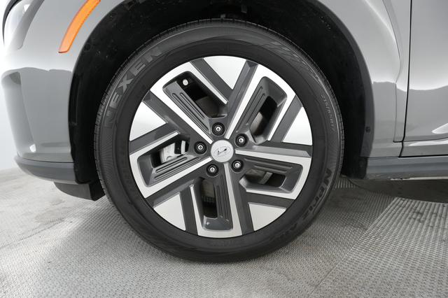 2023 Hyundai Kona — photo 7 of 24