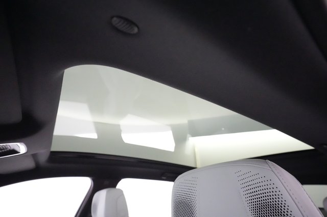 2023 Cadillac LYRIQ — photo 19 of 22