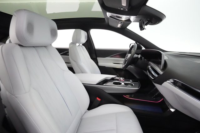 2023 Cadillac LYRIQ — photo 20 of 22