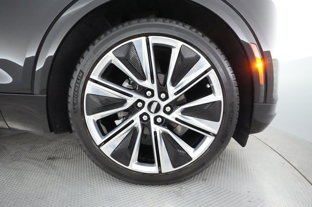2023 Cadillac LYRIQ — photo 16 of 22