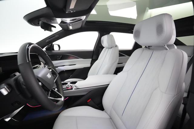 2023 Cadillac LYRIQ — photo 3 of 22