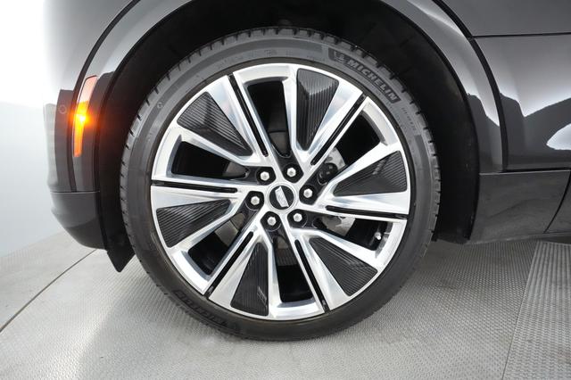 2023 Cadillac LYRIQ — photo 7 of 22