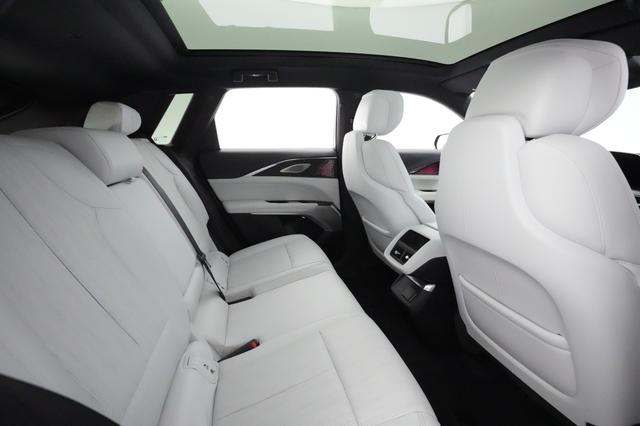 2023 Cadillac LYRIQ — photo 4 of 22