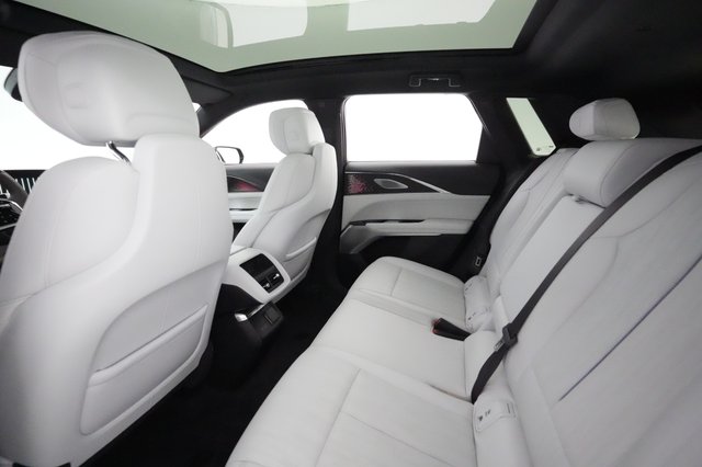 2023 Cadillac LYRIQ — photo 18 of 22