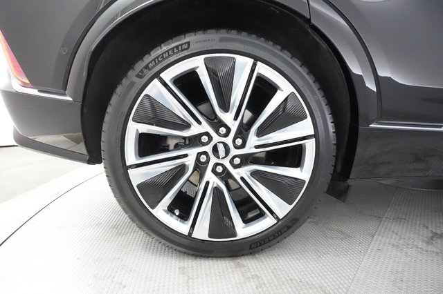 2023 Cadillac LYRIQ — photo 17 of 22
