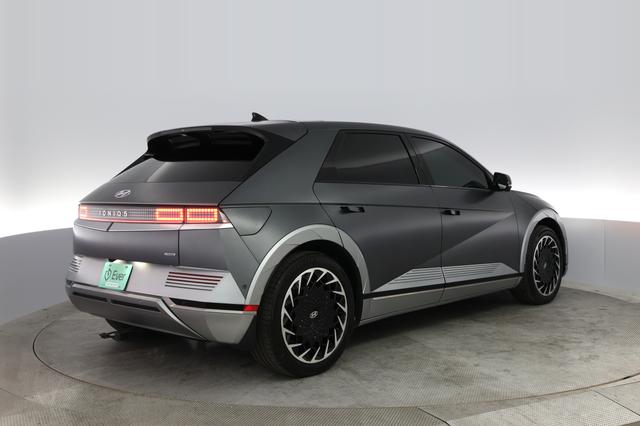 2022 Hyundai IONIQ 5 — photo 2 of 51