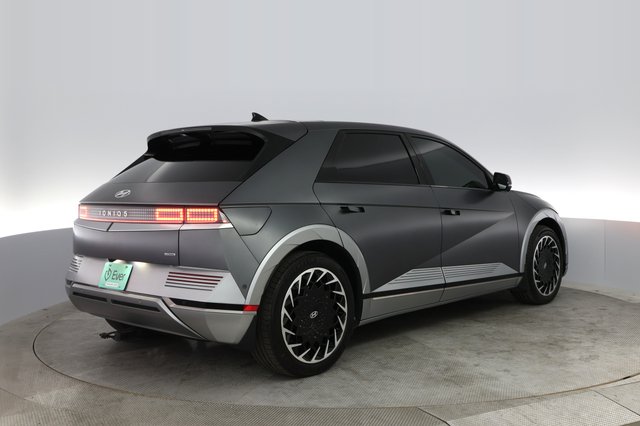 2022 Hyundai IONIQ 5 — photo 2 of 51