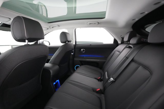2022 Hyundai IONIQ 5 — photo 17 of 51