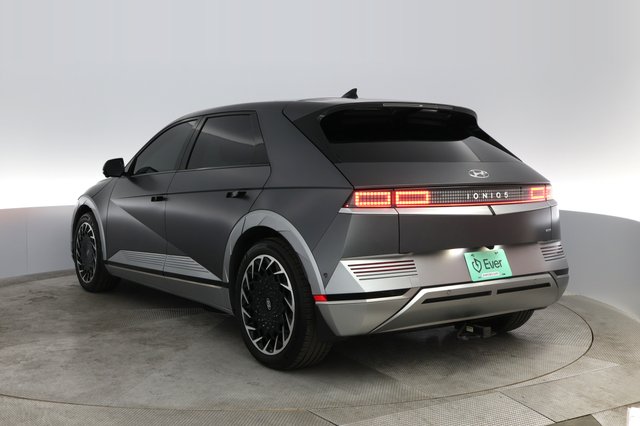 2022 Hyundai IONIQ 5 — photo 10 of 51