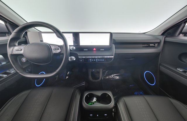 2022 Hyundai IONIQ 5 — photo 19 of 51
