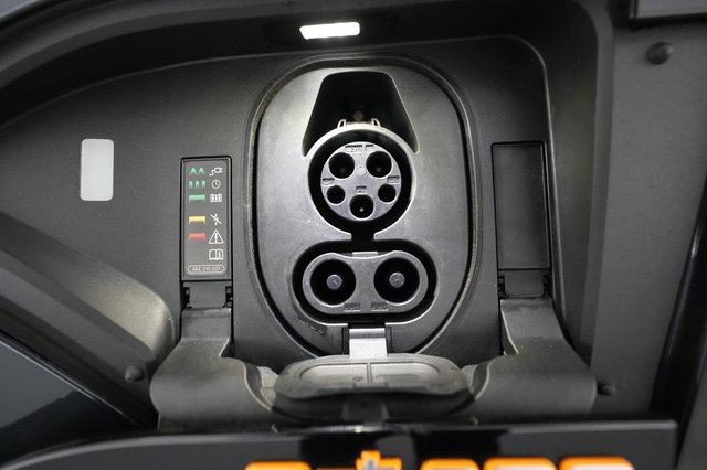 2021 Audi e-tron — photo 8 of 24