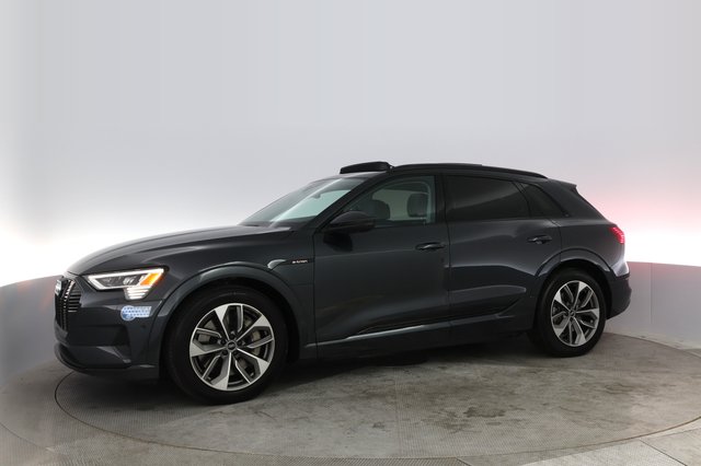 2021 Audi e-tron — photo 10 of 24