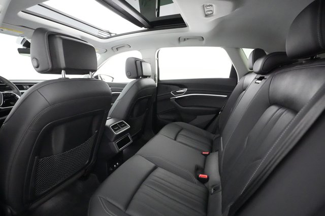 2021 Audi e-tron — photo 20 of 24