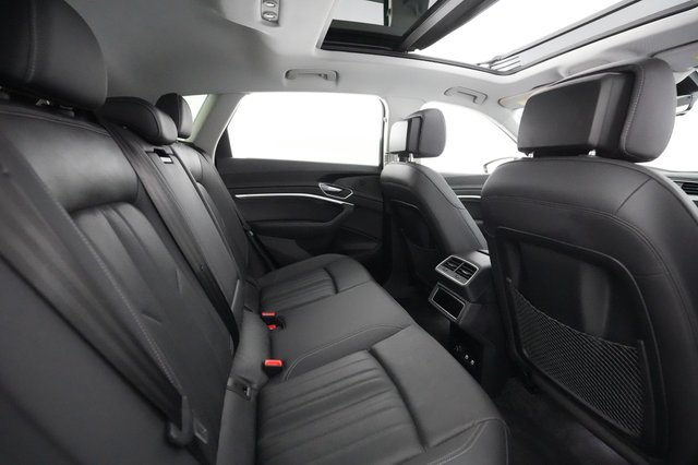 2021 Audi e-tron — photo 4 of 24
