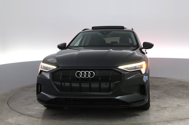2021 Audi e-tron — photo 13 of 24