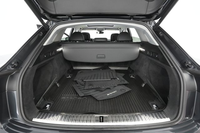 2021 Audi e-tron — photo 6 of 24