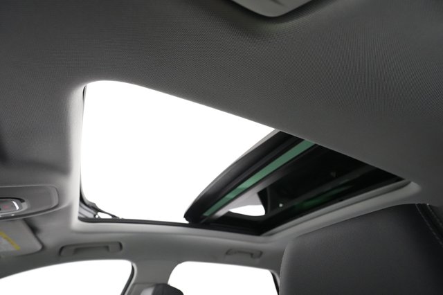 2021 Audi e-tron — photo 18 of 24