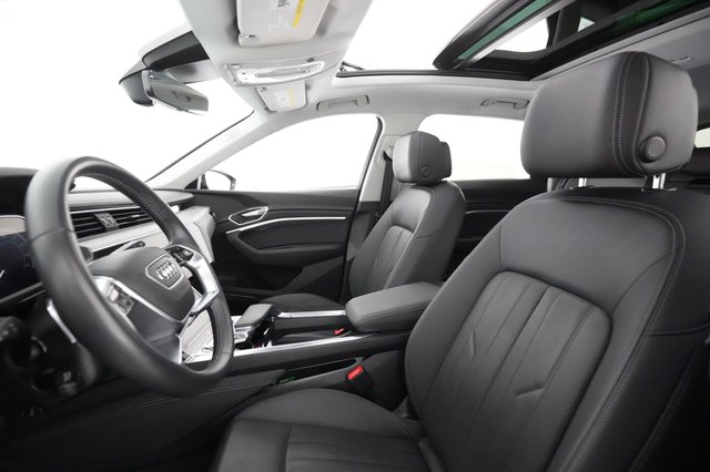 2021 Audi e-tron — photo 3 of 24