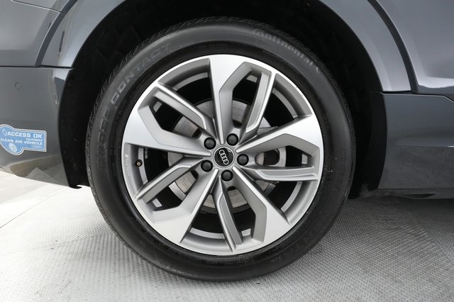 2021 Audi e-tron — photo 17 of 24
