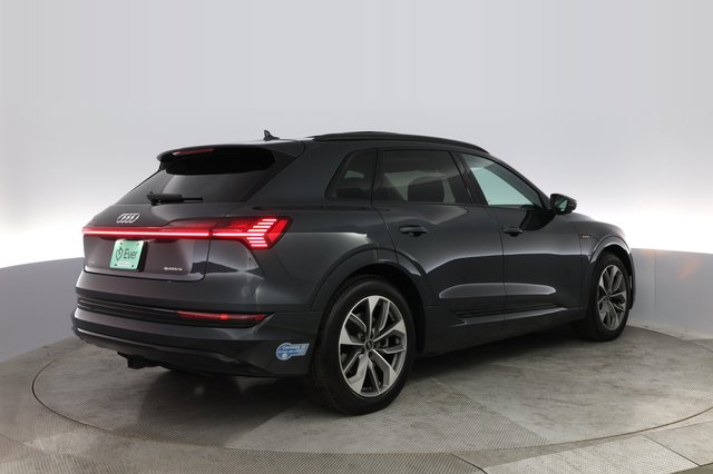 2021 Audi e-tron — photo 2 of 24