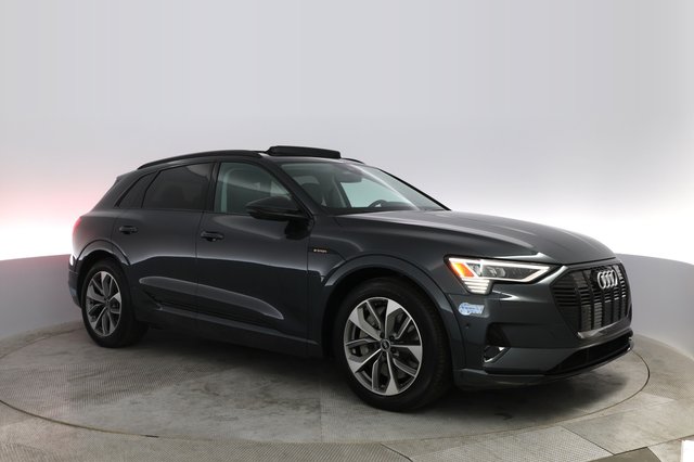2021 Audi e-tron — photo 11 of 24