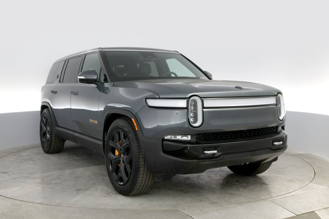 2022 Rivian R1S — photo 10 of 32