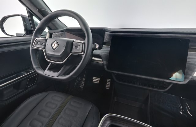 2022 Rivian R1S — photo 20 of 32