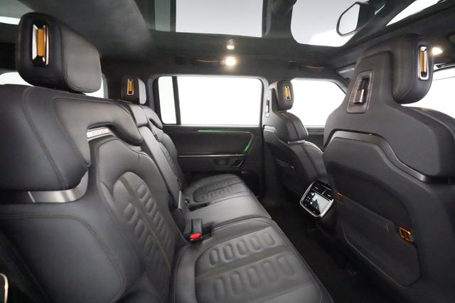 2022 Rivian R1S — photo 4 of 32