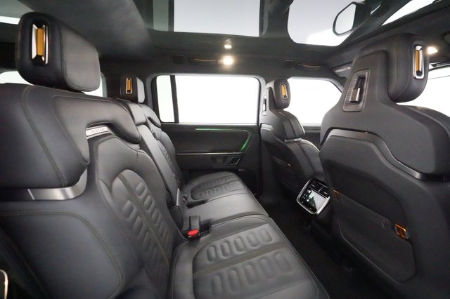 2022 Rivian R1S — photo 4 of 32