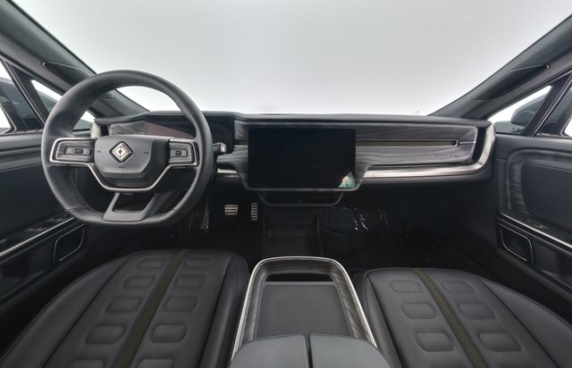 2022 Rivian R1S — photo 21 of 32