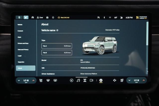 2022 Rivian R1S — photo 5 of 32