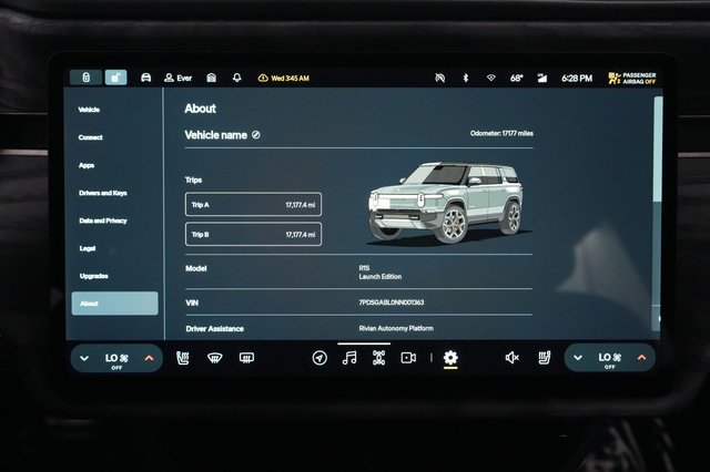 2022 Rivian R1S — photo 5 of 32