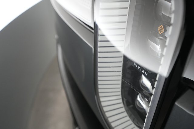 2022 Rivian R1S — photo 31 of 32