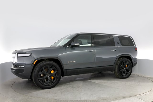 2022 Rivian R1S — photo 14 of 32