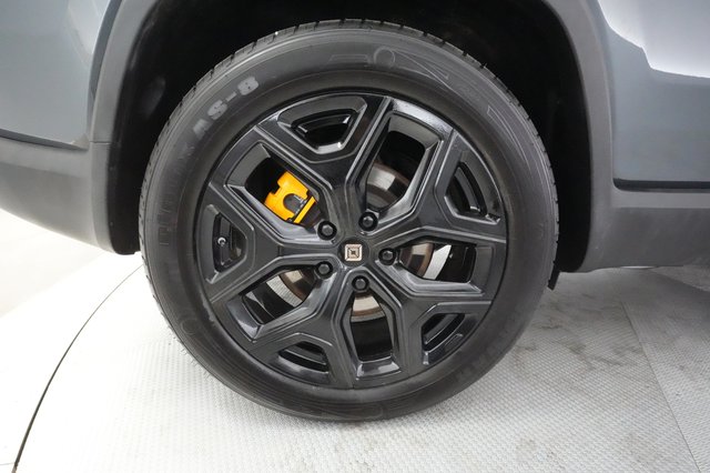 2022 Rivian R1S — photo 17 of 32
